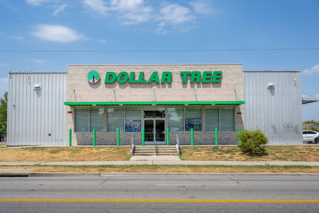 Dollar Tree to Close Almost 1,000 Stores After Missing Wall Street Predictions | HNGN [Video]