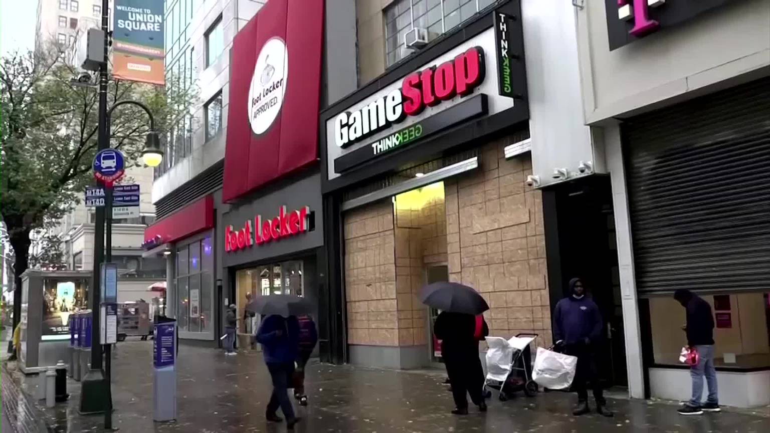 Video: GameStop shares fall amid competition, weak spending [Video]