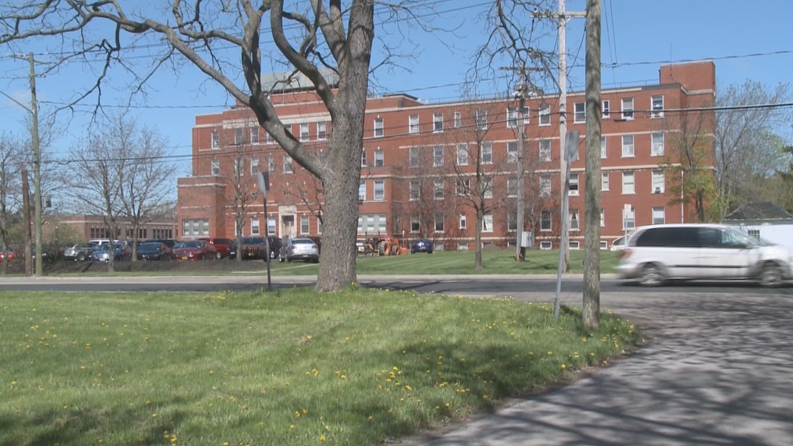 Former hospital heads to auction after sale falls through [Video]