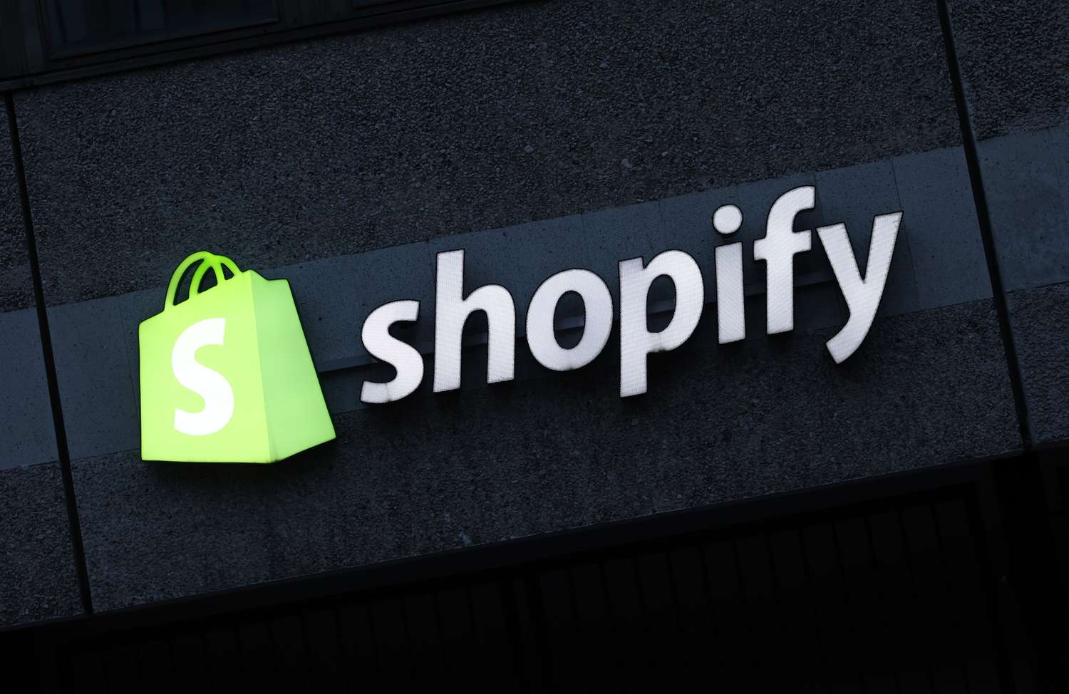 Shopify Stock Climbs After Bank of America Analysts Say It’s ‘Turning a Corner’ [Video]