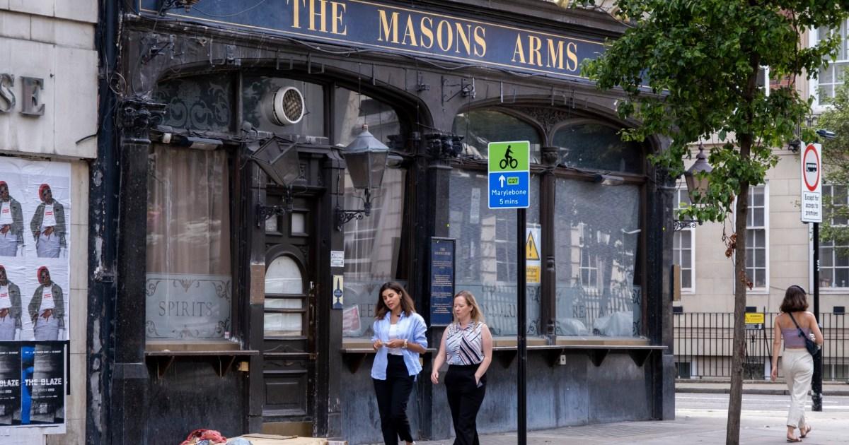 High Streets in trouble as nearly 20 pubs close every week | UK News [Video]