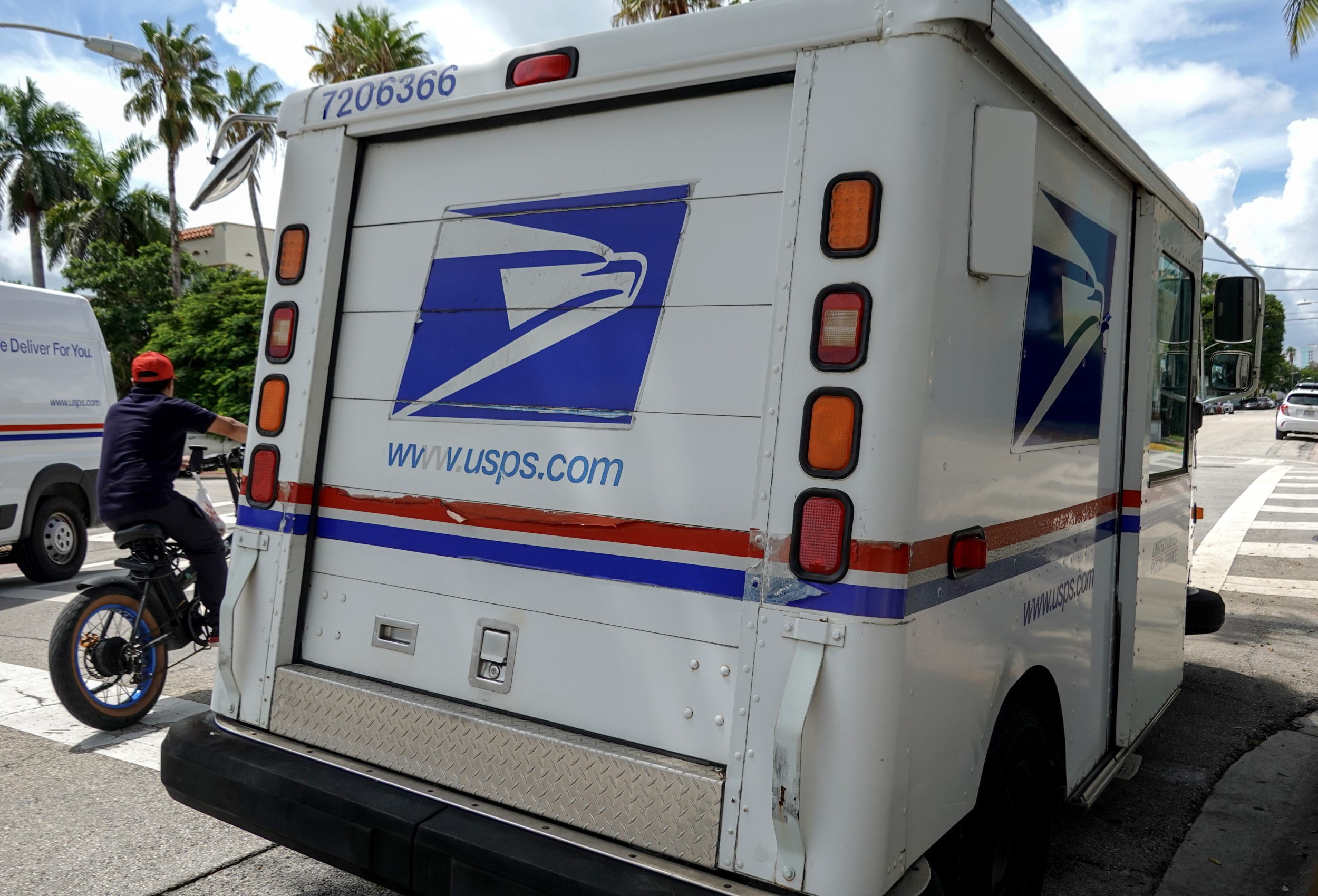 Is There Mail on Black Friday? UPS, USPS, FedEx Hours [Video]