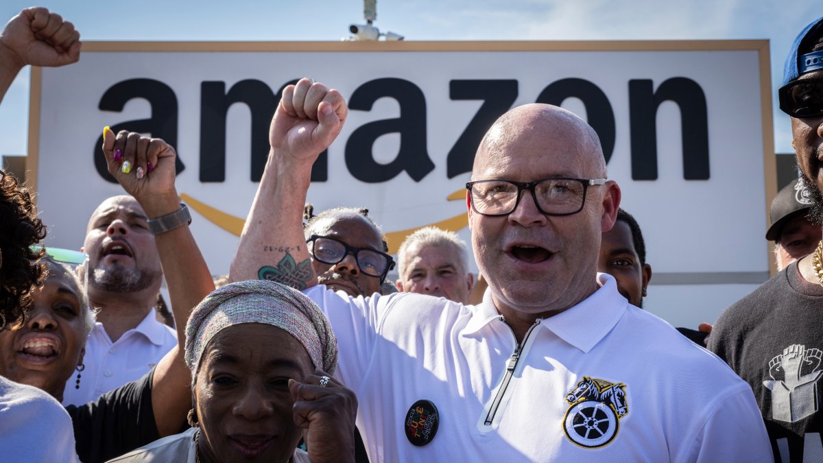 Amazon workers strike at multiple facilities as Teamsters seek deal  NBC10 Philadelphia [Video]